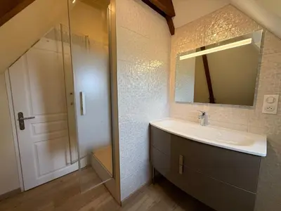 Salle de bains dans l'établissement Étage complet à la campagne