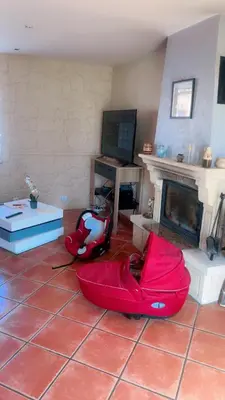 Télévision ou salle de divertissement dans l'établissement Le gîte du temps plié