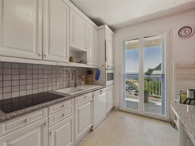 Cuisine ou kitchenette dans l'établissement Vue mer - Appart pour 4 - Grand balcon