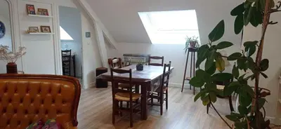 Coin salon dans l'établissement Appartement privatif étage maison - 2 chambres - 5 couchages - Jardin