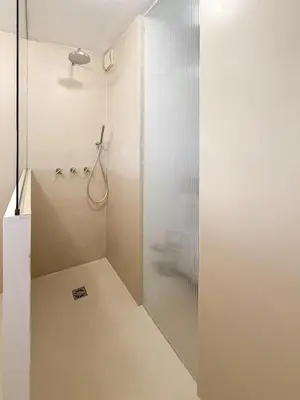 Salle de bains dans l'établissement Front de mer, confort et élégant