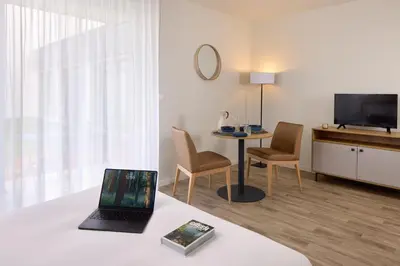Télévision ou salle de divertissement dans l'établissement Quality Aparthotel Cholet