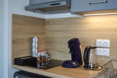 Cuisine ou kitchenette dans l'établissement Logement neuf - cœur de ville