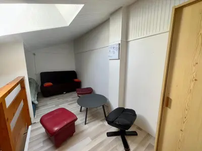 Coin salon dans l'établissement Maison de vacances près de la forêt pour 4 pers avec parking - FR-1-323-581