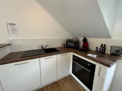 Cuisine ou kitchenette dans l'établissement Le Mendo - Wi-Fi, TV, Parking, Moderne, Neuf