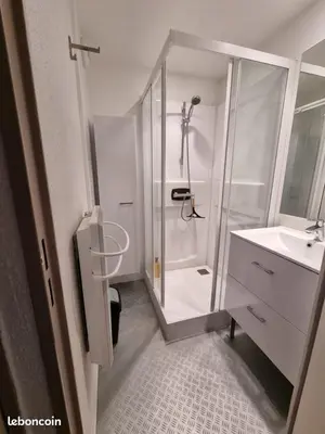 Salle de bains dans l'établissement Maison bord de plage