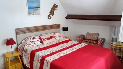 Un ou plusieurs lits dans un hébergement de l'établissement VILLA 5 CHAMBRES 10 PERSONNES 300m PLAGE DEMOISELLE