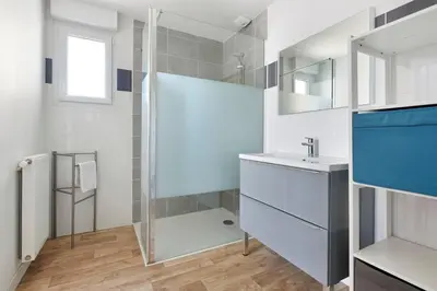 Salle de bains dans l'établissement Le Retz de Jardin - Appartement calme avec parking