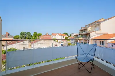 Balcon ou terrasse dans l'établissement Les Flots - Wi-Fi, TV, Garages, Central