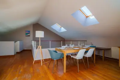 Plan de l'établissement Les Flots - Wi-Fi, TV, Garages, Central