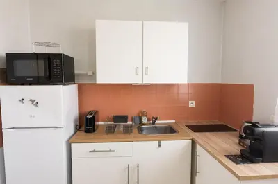 Cuisine ou kitchenette dans l'établissement Appartement avec parking La Flocellière