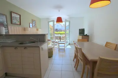 Cuisine ou kitchenette dans l'établissement Le Bois de la Grée 6111 by TAH - Résidence piscine