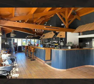 Restaurant ou autre lieu de restauration dans l'établissement Kabana 34 entre terre et mer