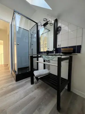 Salle de bains dans l'établissement Maison Charmante - Centre de Ville - Proche gare