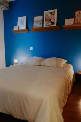 Un ou plusieurs lits dans un hébergement de l'établissement Cozy house with garden, comfort for 6 people