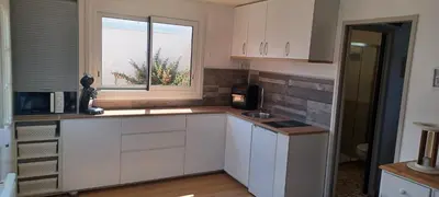 Cuisine ou kitchenette dans l'établissement CHALET en bois à 600 m de la plage