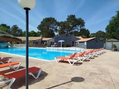 Piscine de l'établissement Mobil-home 40m2 ou située à proximité