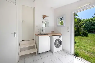 Cuisine ou kitchenette dans l'établissement Villa de charme classée à Tharon Plage pour 14