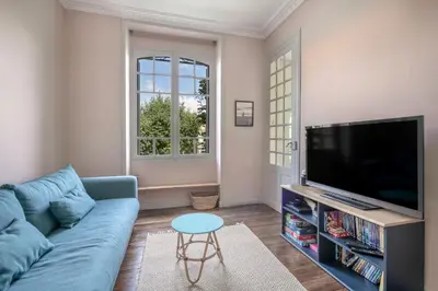 Télévision ou salle de divertissement dans l'établissement Villa de charme classée à Tharon Plage pour 14