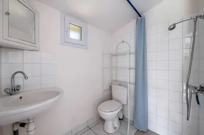 Salle de bains dans l'établissement Villa de charme classée à Tharon Plage pour 14