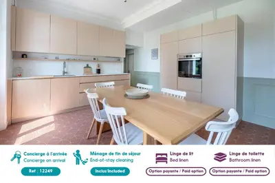 Cuisine ou kitchenette dans l'établissement Villa de charme classée à Tharon Plage pour 14