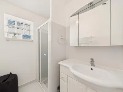 Salle de bains dans l'établissement 300 m de la plage, jardin, maison pour 5