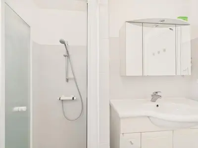 Salle de bains dans l'établissement 300 m de la plage, jardin, maison pour 5