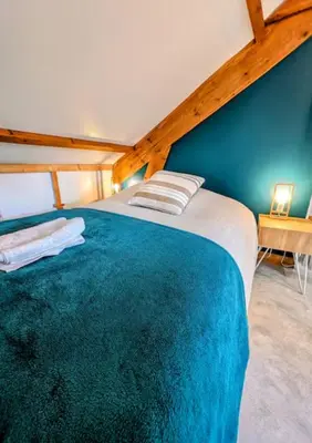 Un ou plusieurs lits dans un hébergement de l'établissement Maison cozy plage & jardin