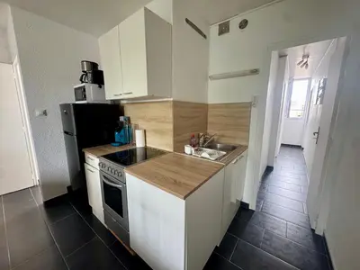 Cuisine ou kitchenette dans l'établissement Mauves et Marées plage à 300m