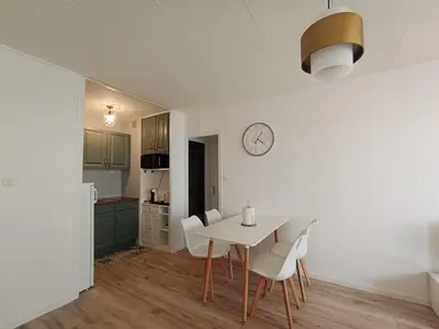 Cuisine ou kitchenette dans l'établissement Appartement T2 vue mer, pieds dans l'eau