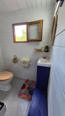 Salle de bains dans l'établissement cabane bateau