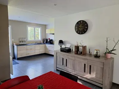 Cuisine ou kitchenette dans l'établissement maison 4 chambres