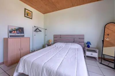 Un ou plusieurs lits dans un hébergement de l'établissement Maison pour 6 avec jardin à La Plaine sur Mer