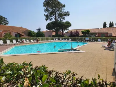 Piscine de l'établissement Vertmarines 253 ou située à proximité