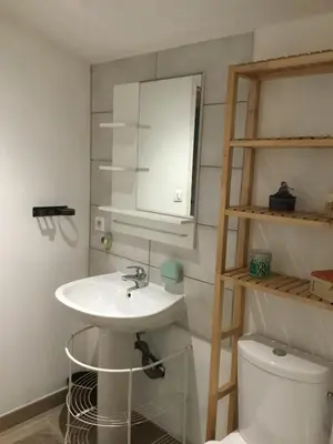 Salle de bains dans l'établissement Le 7ter, maison calme piscine partagée