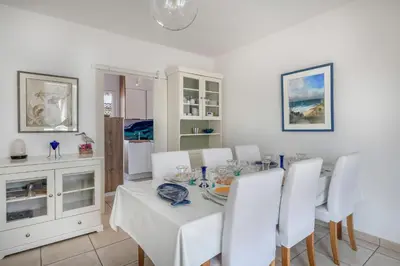 Cuisine ou kitchenette dans l'établissement 600 m de la plage, maison pour 4 adultes 2 enfants