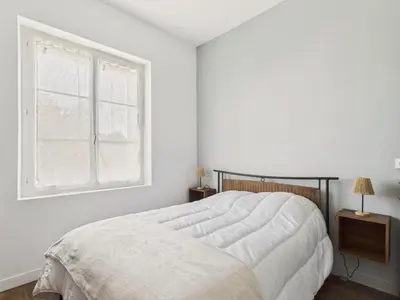 Un ou plusieurs lits dans un hébergement de l'établissement Maison pour 6 avec jardin proche du centre