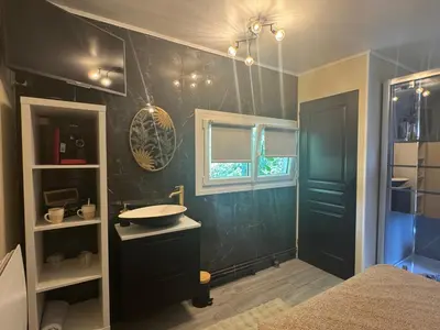 Salle de bains dans l'établissement Studio béluga proche aéroport de Nantes