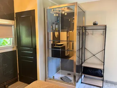 Salle de bains dans l'établissement Studio béluga proche aéroport de Nantes