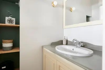 Salle de bains dans l'établissement L'Ogive - Charmant appartement au coeur de Clisson