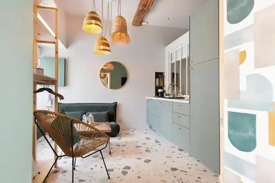 Coin salon dans l'établissement L'Ogive - Charmant appartement au coeur de Clisson