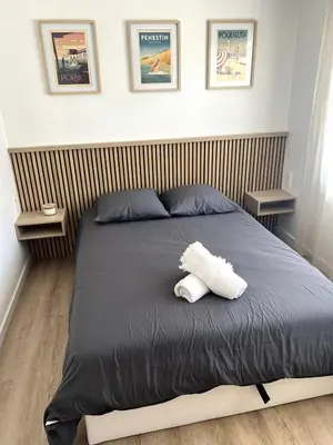 Un ou plusieurs lits dans un hébergement de l'établissement Appartement proche plage et centre-ville