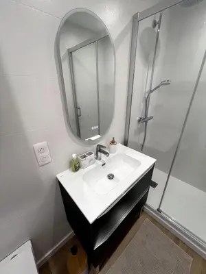 Salle de bains dans l'établissement Appartement proche plage et centre-ville