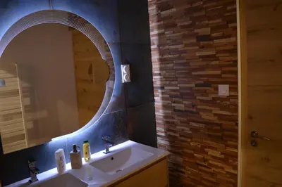 Salle de bains dans l'établissement Gitefaraday