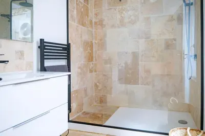 Salle de bains dans l'établissement Très agréable studio - 2 personnes - cœur de ville Angers