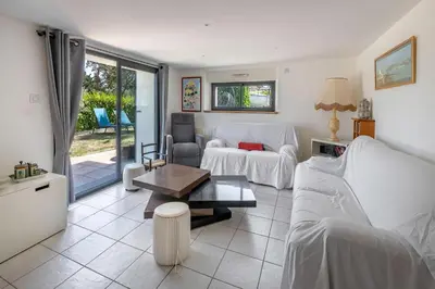 Coin salon dans l'établissement Villa pour 15 à 700m de la plage