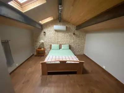 Un ou plusieurs lits dans un hébergement de l'établissement Maison charme à Mauléon avec jardin privé