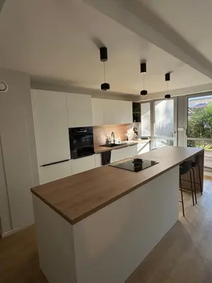 Cuisine ou kitchenette dans l'établissement Au cœur du vieux port de Pornic
