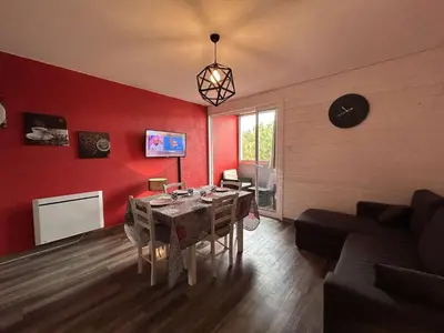 Télévision ou salle de divertissement dans l'établissement Appartement moderne 4 pers. avec parking à Saint-Hilaire-de-Riez - FR-1-224C-358
