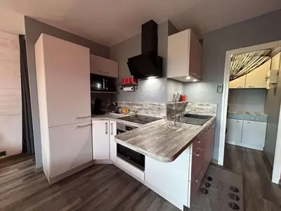 Cuisine ou kitchenette dans l'établissement Appartement moderne 4 pers. avec parking à Saint-Hilaire-de-Riez - FR-1-224C-358